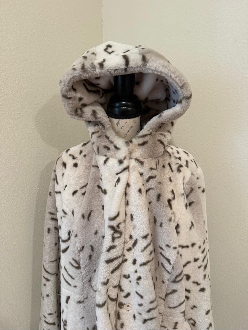 dennis basso Cream Faux Fur Hooded Coat with Dark Speckle Pattern - Picture 6 of 12